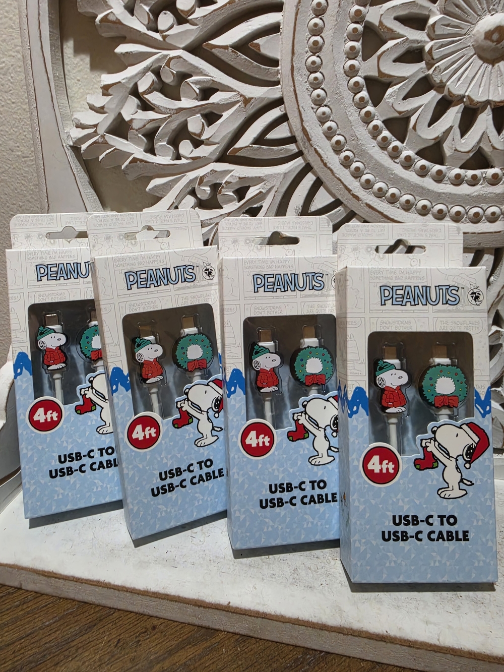 NEW Peanuts 4PC  Snoopy USB-C Cable with Green Wreath - Red & Green Accents